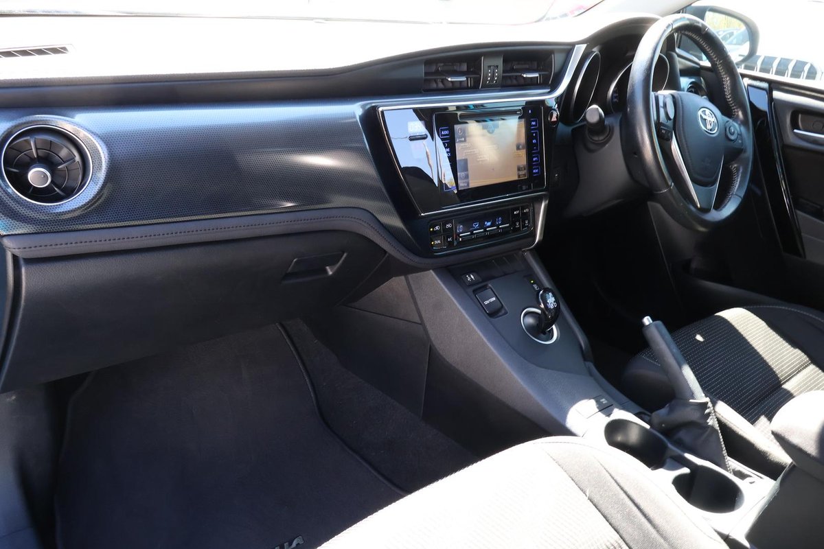 2017 Toyota Corolla Hybrid ZWE186R image 17