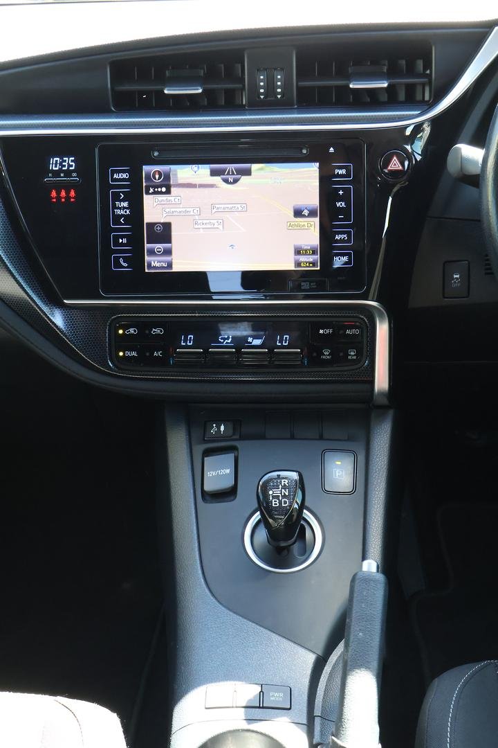 2017 Toyota Corolla Hybrid ZWE186R image 20