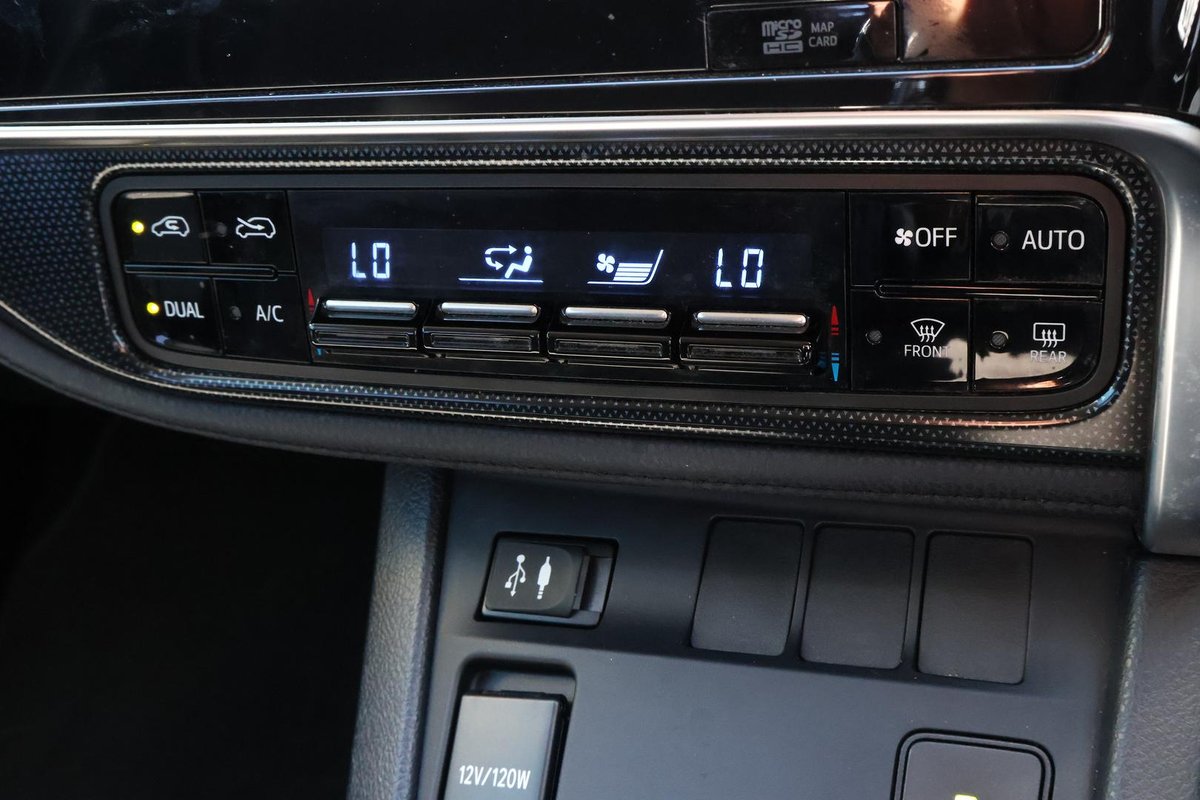 2017 Toyota Corolla Hybrid ZWE186R image 23