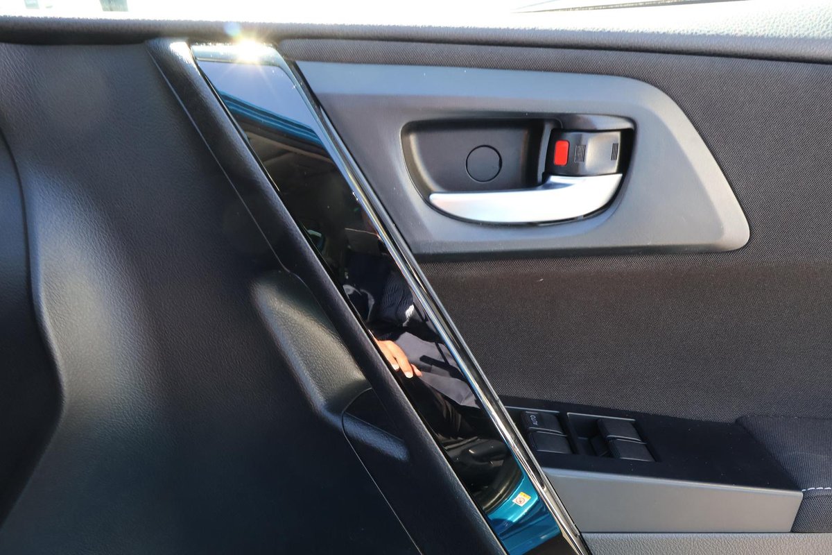 2017 Toyota Corolla Hybrid ZWE186R image 31
