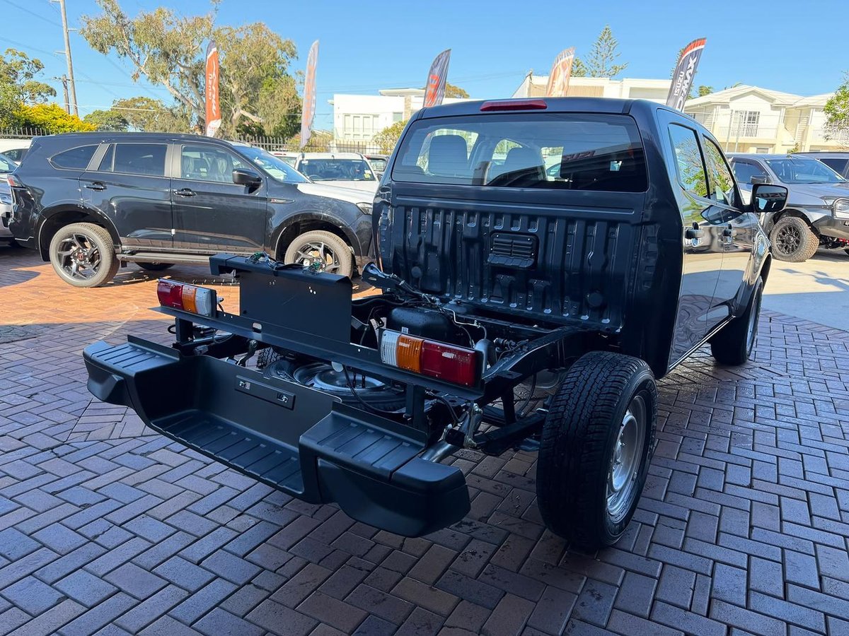 2026 Isuzu D-MAX SX MY25.5 4X4 Dual Range image 8