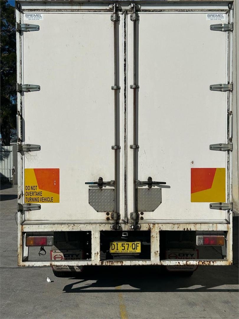 2016 Hino 300 717 image 5