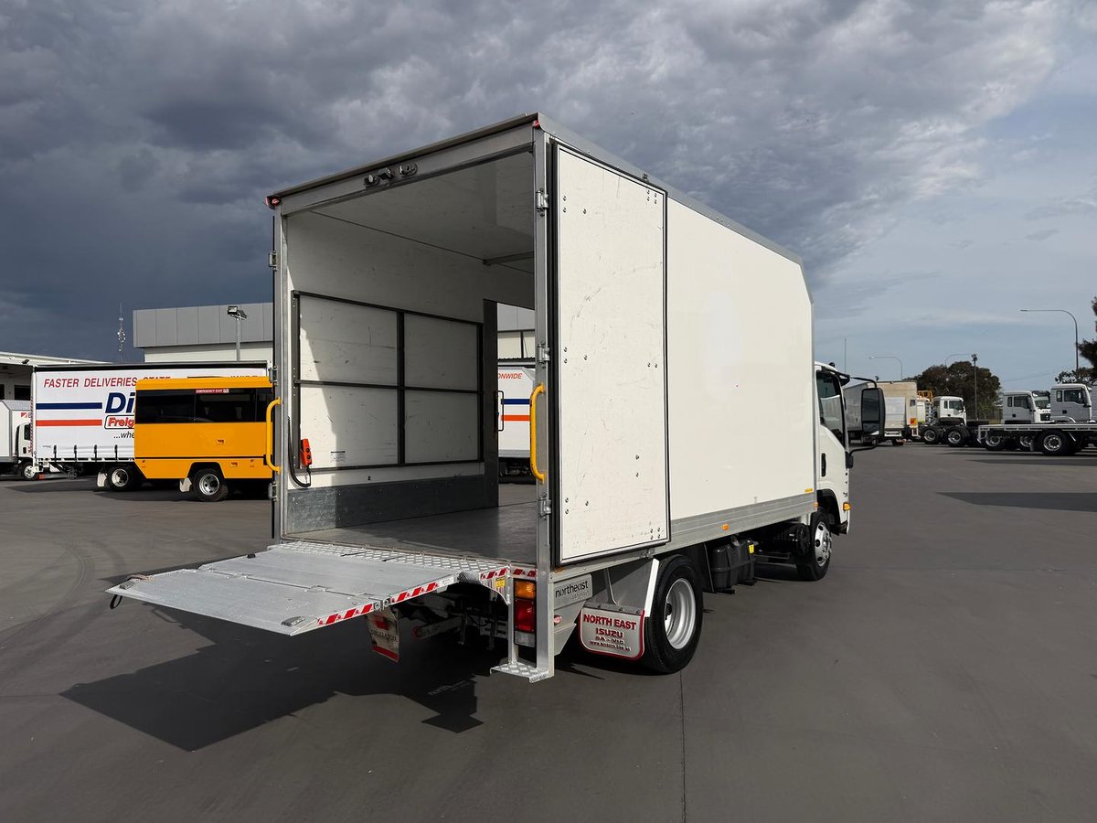 2023 Isuzu N Series NPR 45/55-155 image 13