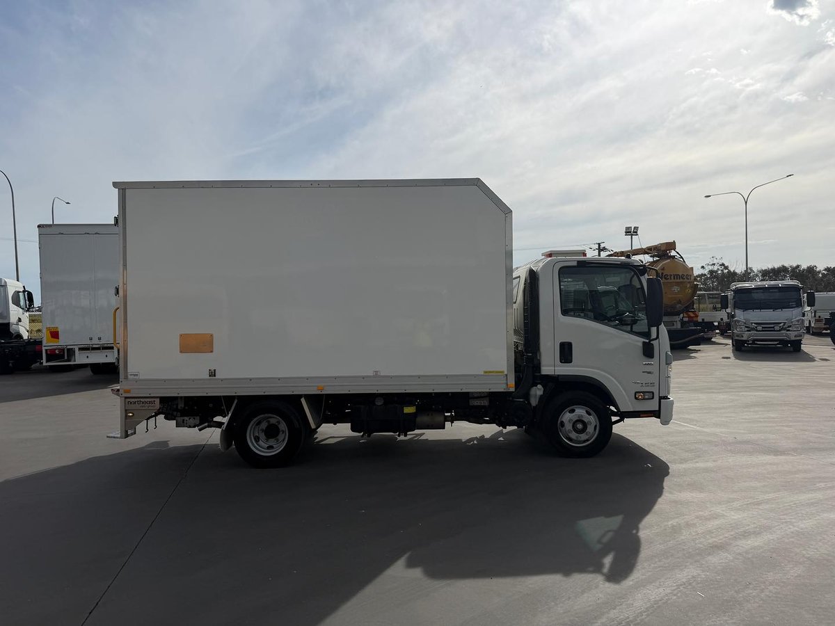 2023 Isuzu N Series NPR 45/55-155 image 9