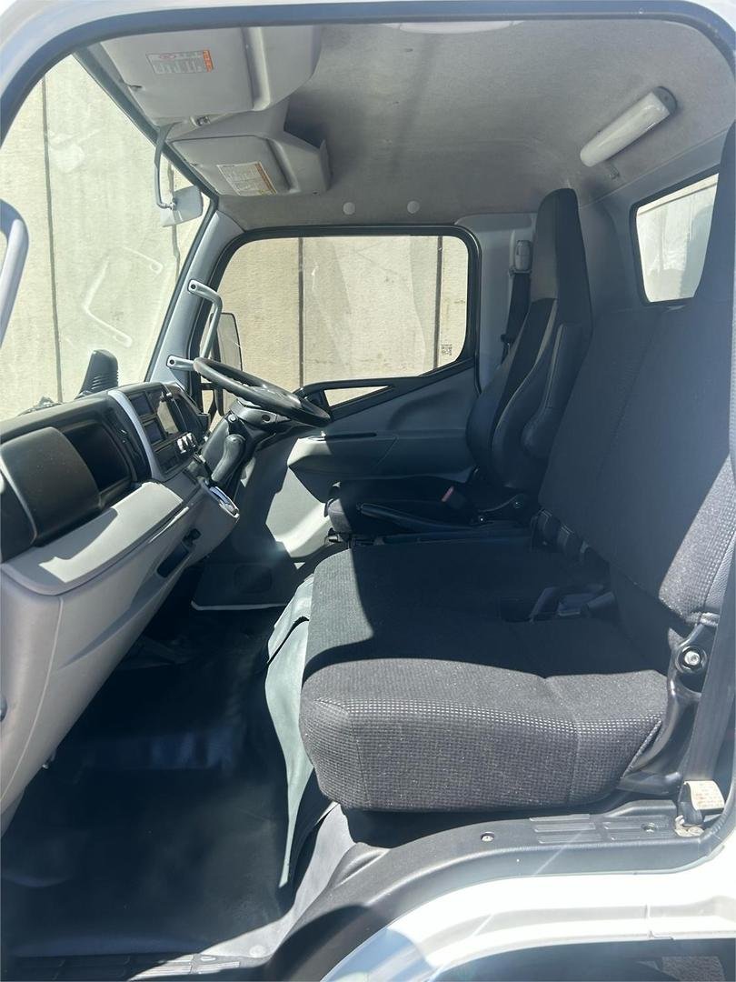 2019 Mitsubishi Canter 815 image 11