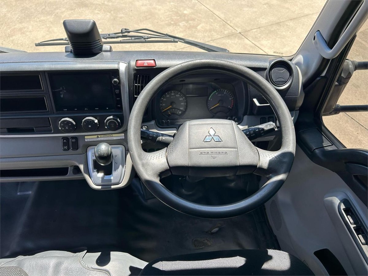 2019 Mitsubishi Canter 815 image 13