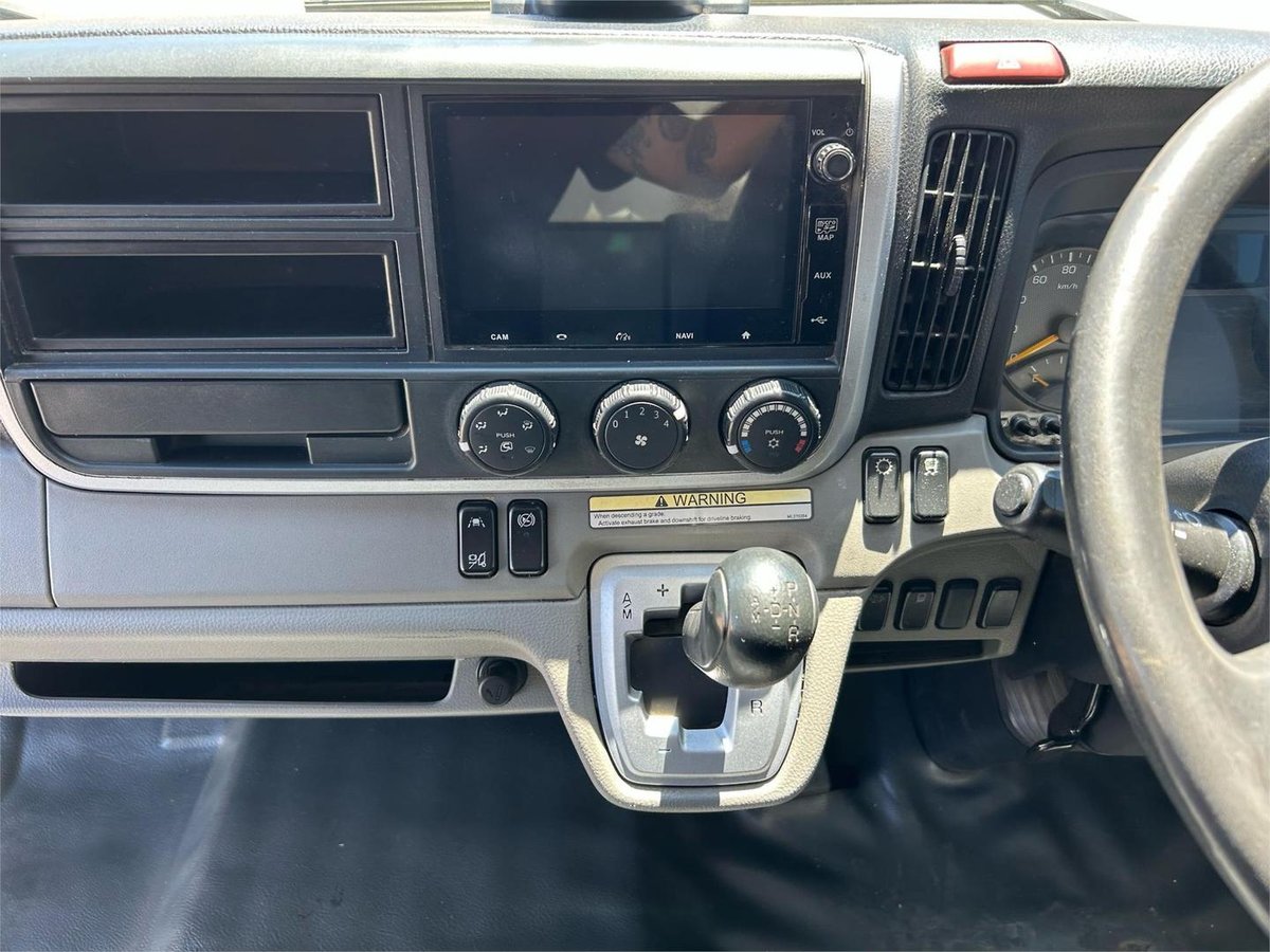 2019 Mitsubishi Canter 815 image 14
