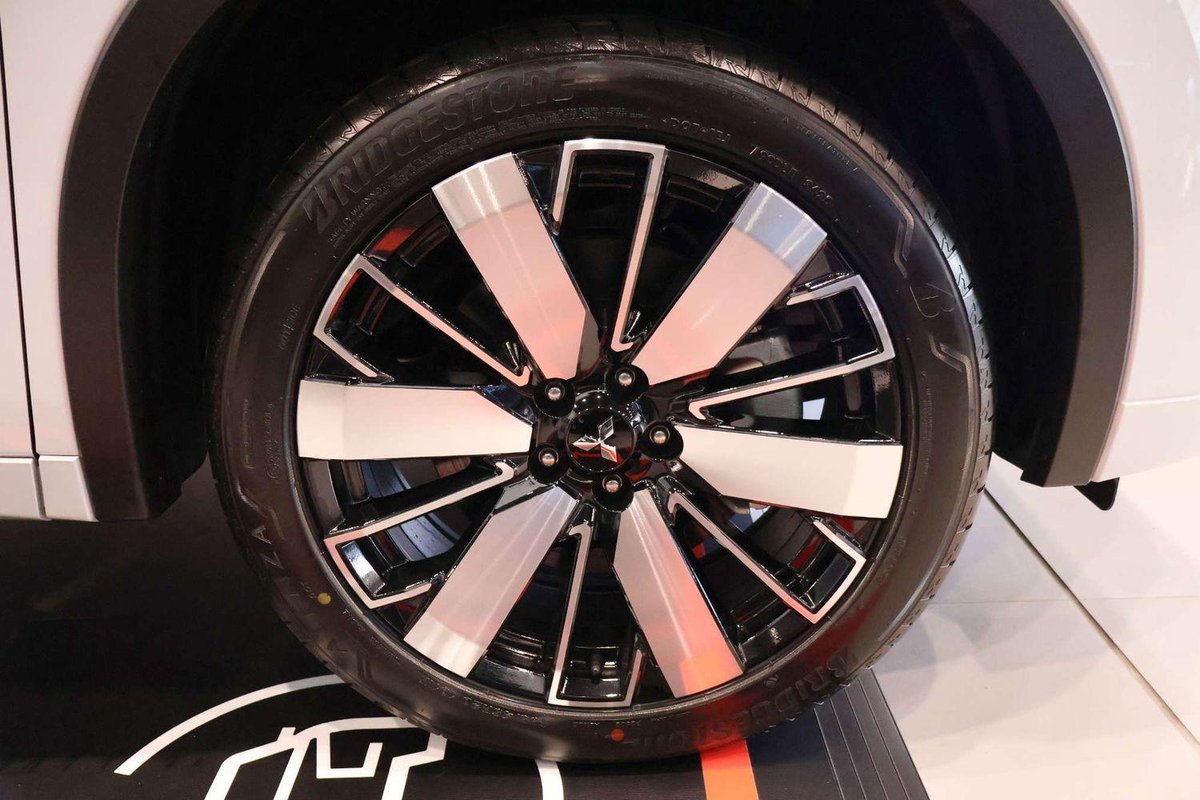 2025 Mitsubishi Outlander PHEV Exceed Tourer ZM MY25 AWD image 5
