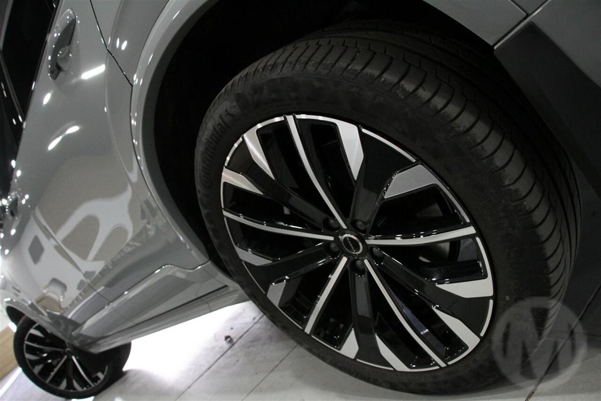 2026 Volvo XC90 Ultra B5 Dark MY26 AWD image 18