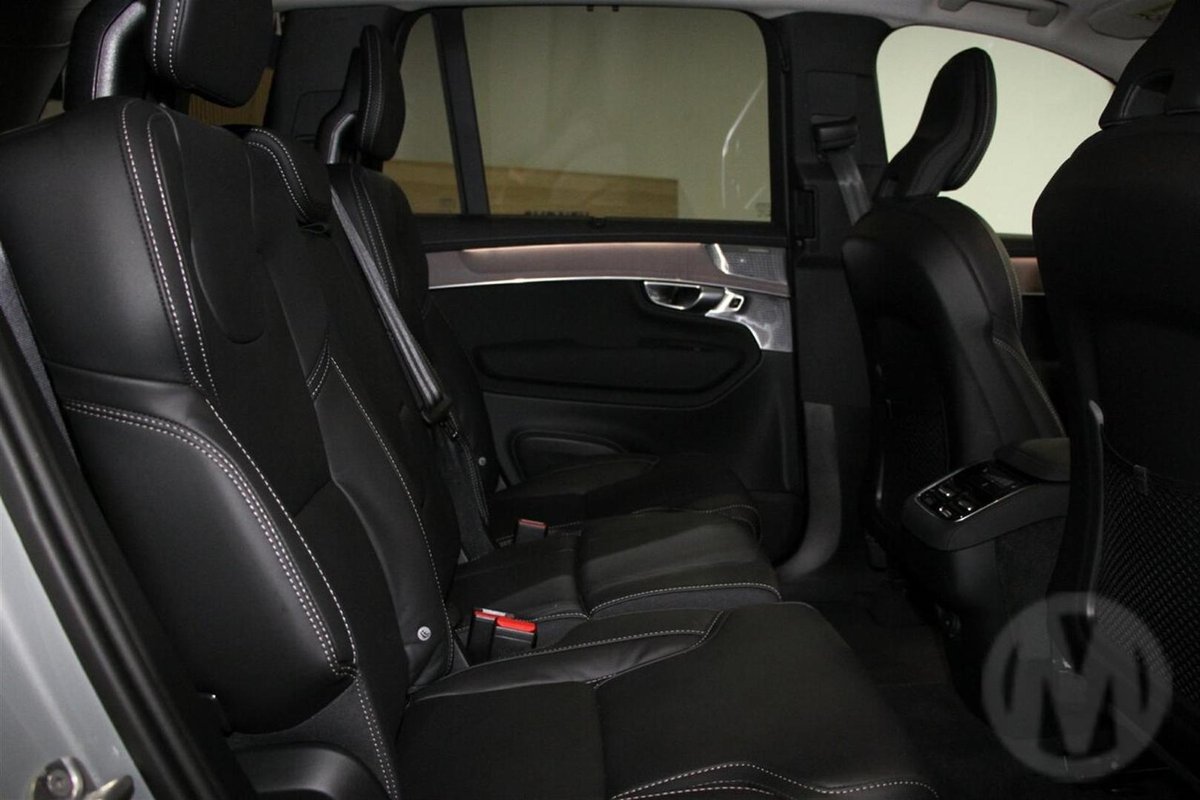 2026 Volvo XC90 Ultra B5 Dark MY26 AWD image 8