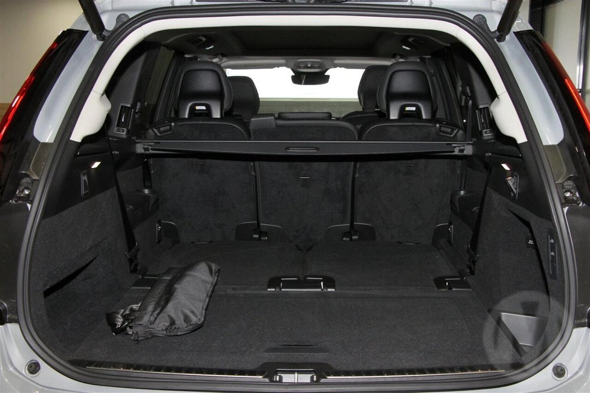 2026 Volvo XC90 Ultra B5 Dark MY26 AWD image 15