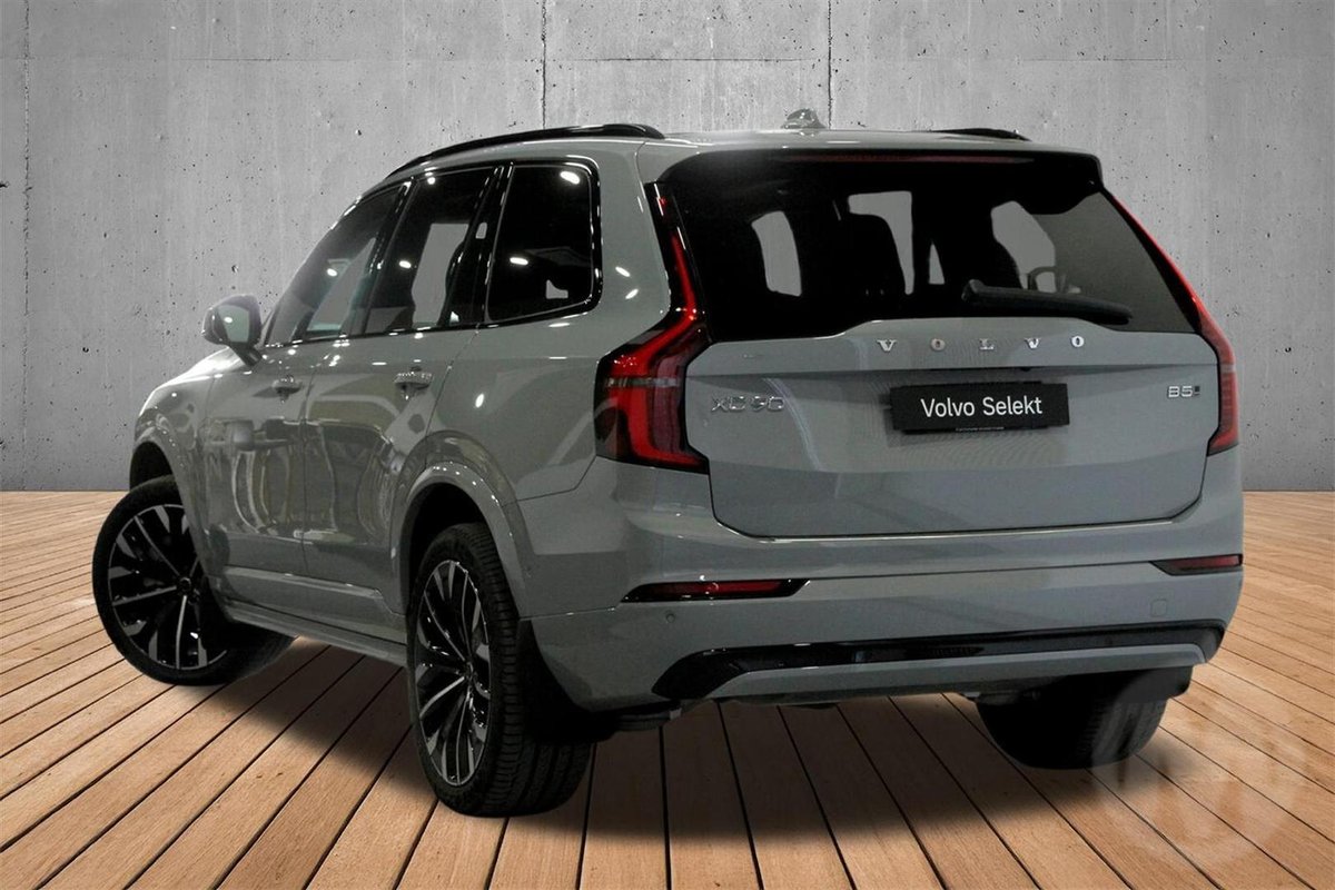 2026 Volvo XC90 Ultra B5 Dark MY26 AWD image 2
