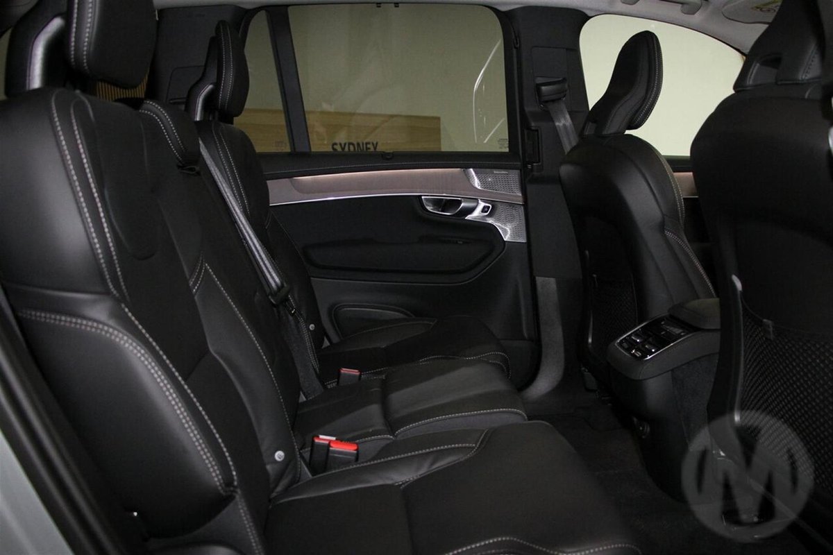 2026 Volvo XC90 Ultra B5 Dark MY26 AWD image 7
