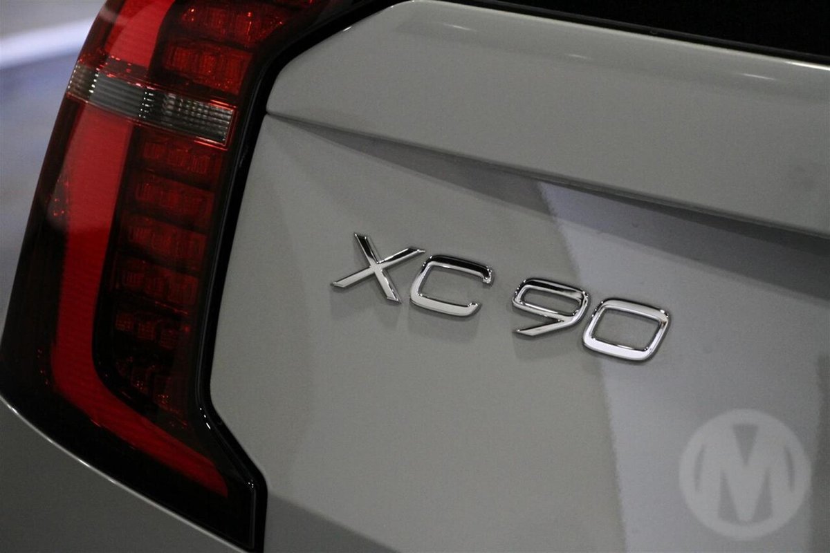 2026 Volvo XC90 Ultra B5 Dark MY26 AWD image 16