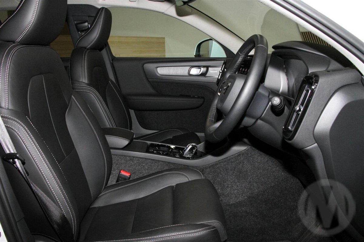 2026 Volvo XC40 Ultra B4 Bright MY26 AWD image 9