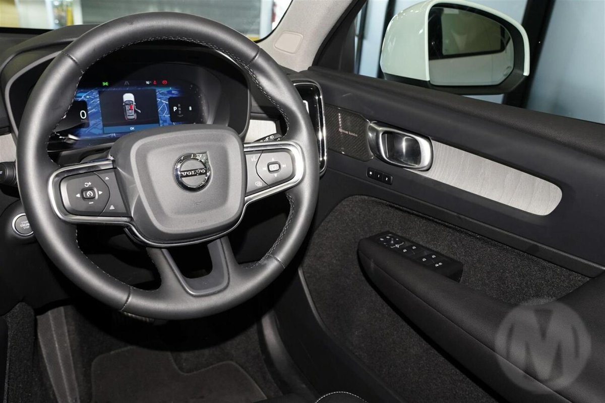 2025 Volvo XC40 Plus B4 MY26 image 7