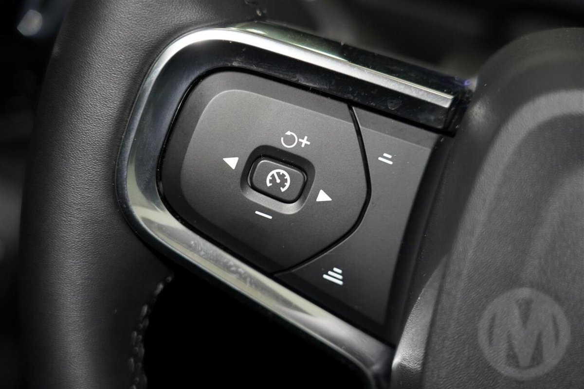 2025 Volvo XC40 Plus B4 MY26 image 14