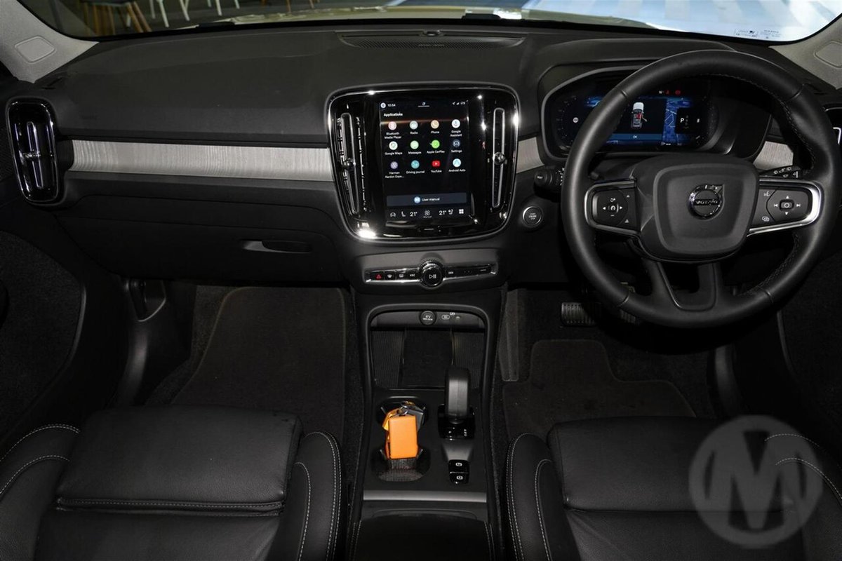2025 Volvo XC40 Plus B4 MY26 image 8