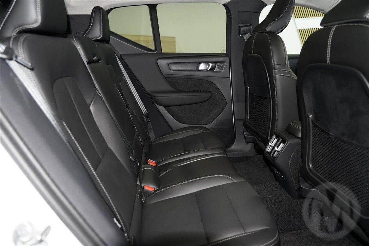 2025 Volvo XC40 Plus B4 MY26 image 19