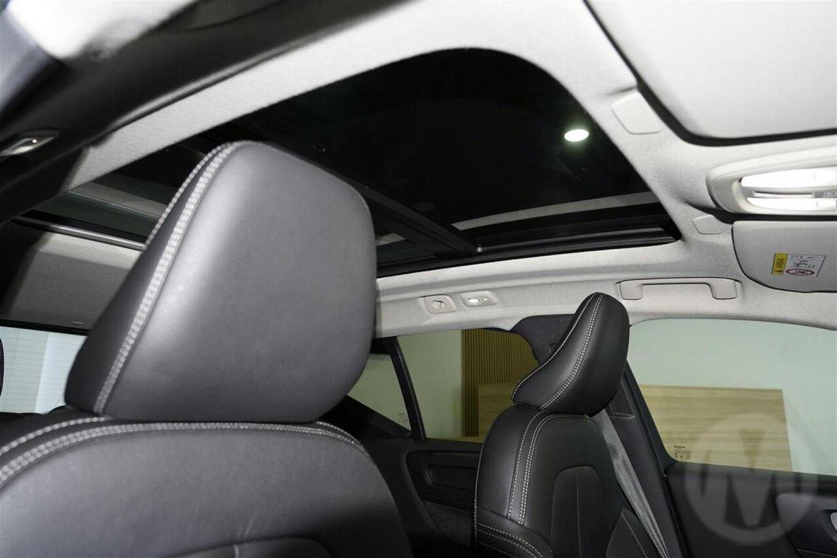 2025 Volvo XC40 Plus B4 MY26 image 11