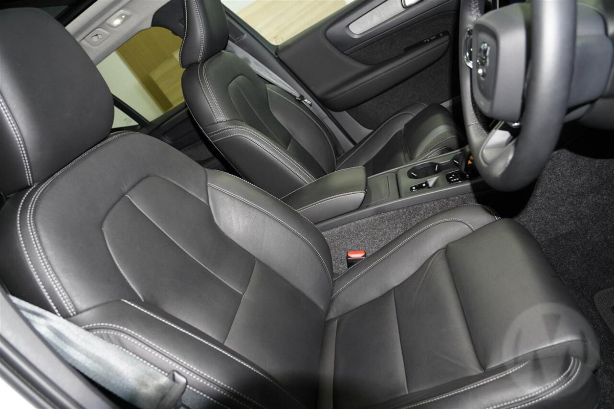 2025 Volvo XC40 Plus B4 MY26 image 10