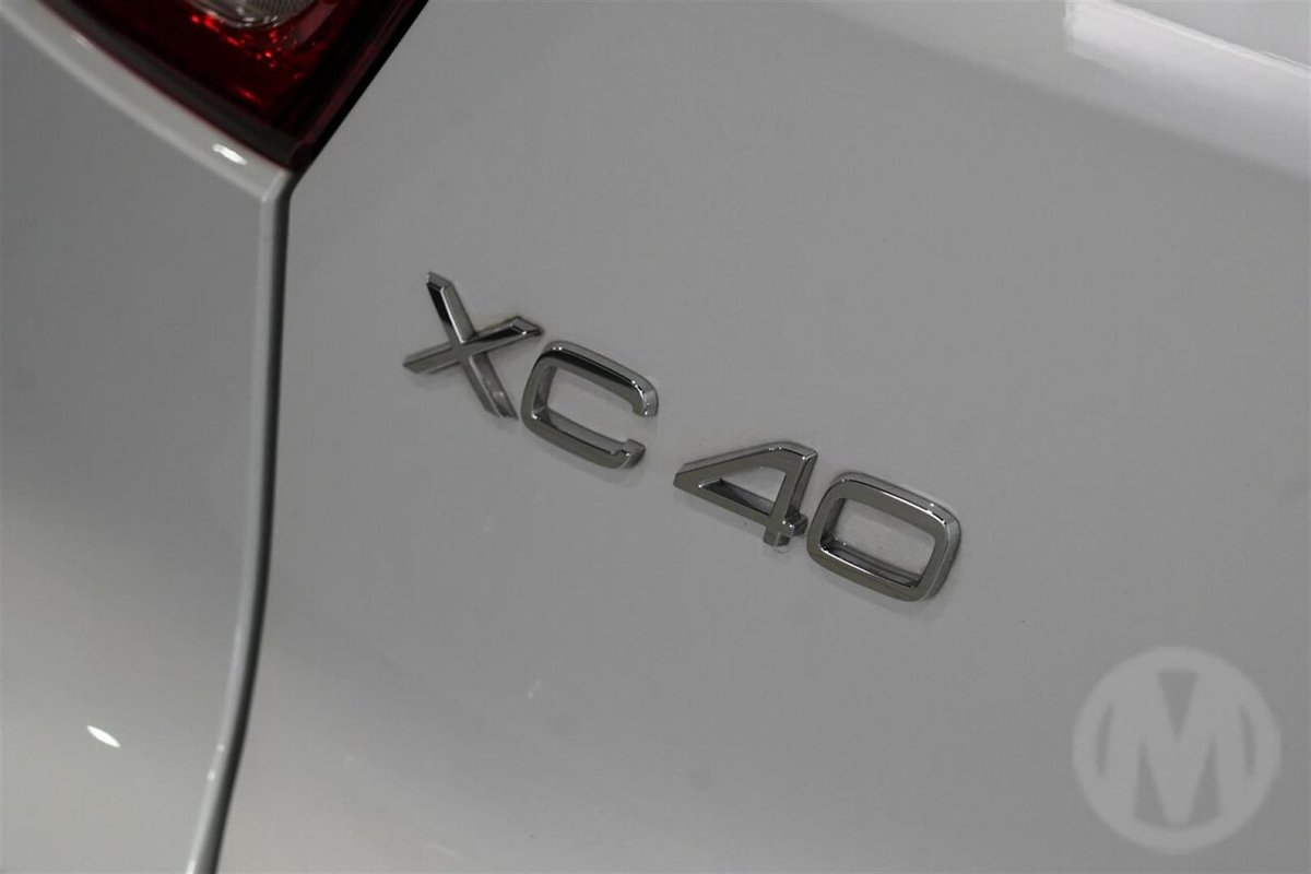2025 Volvo XC40 Plus B4 MY26 image 16