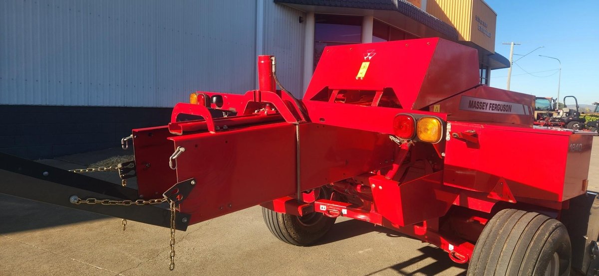 Massey Ferguson 1840 image 4