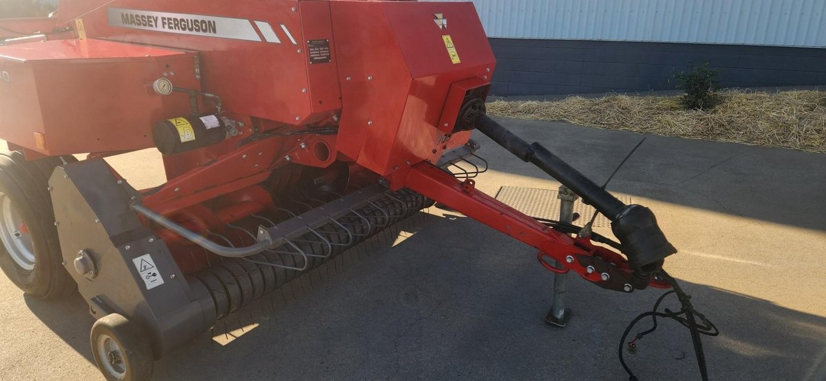 Massey Ferguson 1840 image 7