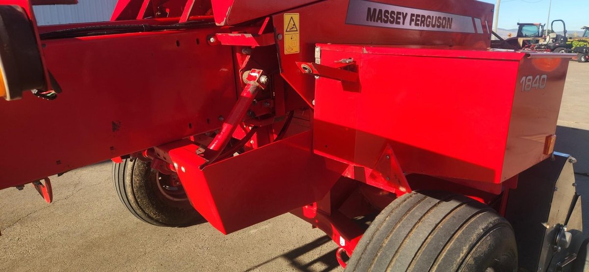 Massey Ferguson 1840 image 5