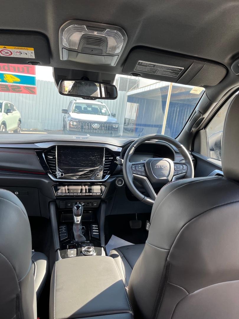 2026 Isuzu MU-X X-TERRAIN MY25.5 4X4 Dual Range image 14