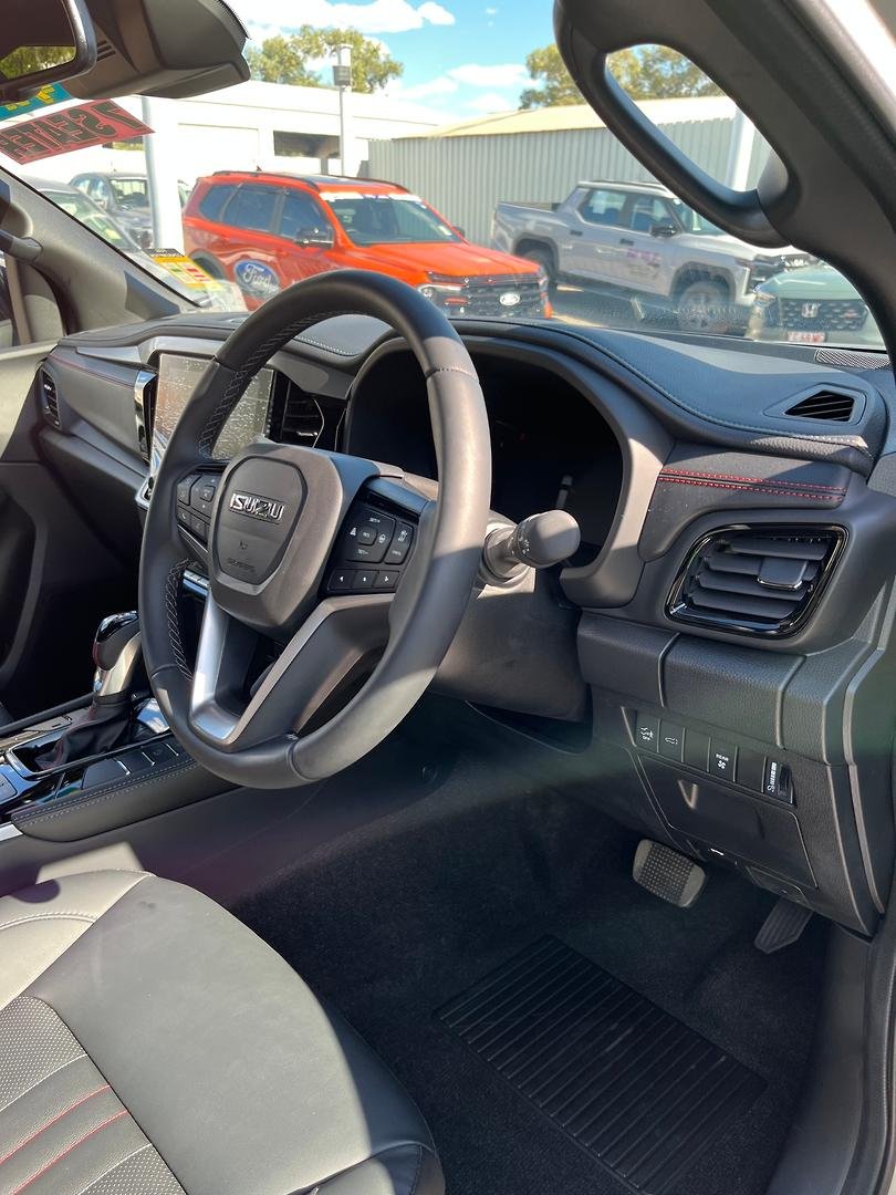 2026 Isuzu MU-X X-TERRAIN MY25.5 4X4 Dual Range image 18