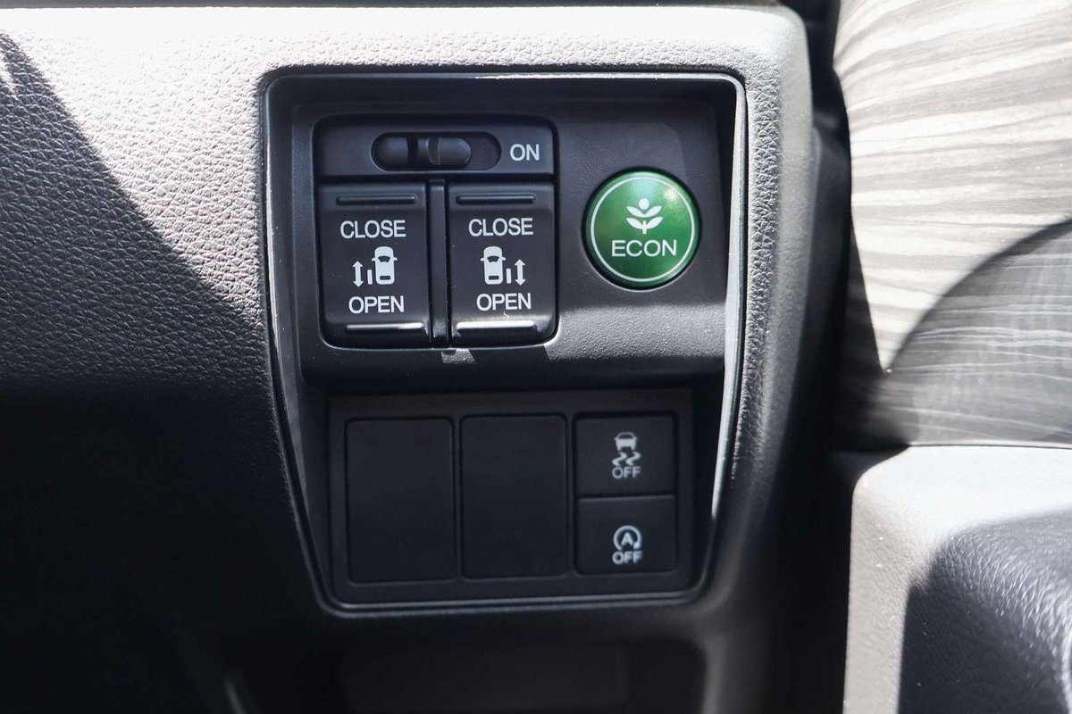 2015 Honda Odyssey VTi-L 5th Gen MY15 image 19