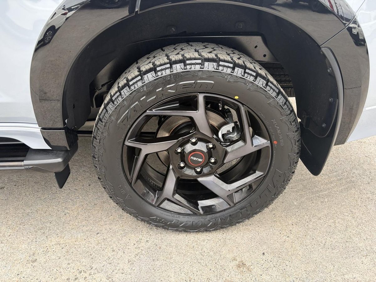2025 Isuzu MU-X X-TERRAIN MY25.5 4X4 Dual Range image 9