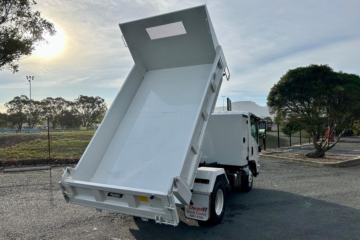 2026 Isuzu N Series NMR 65/45-150 DT D28 Tipper image 16