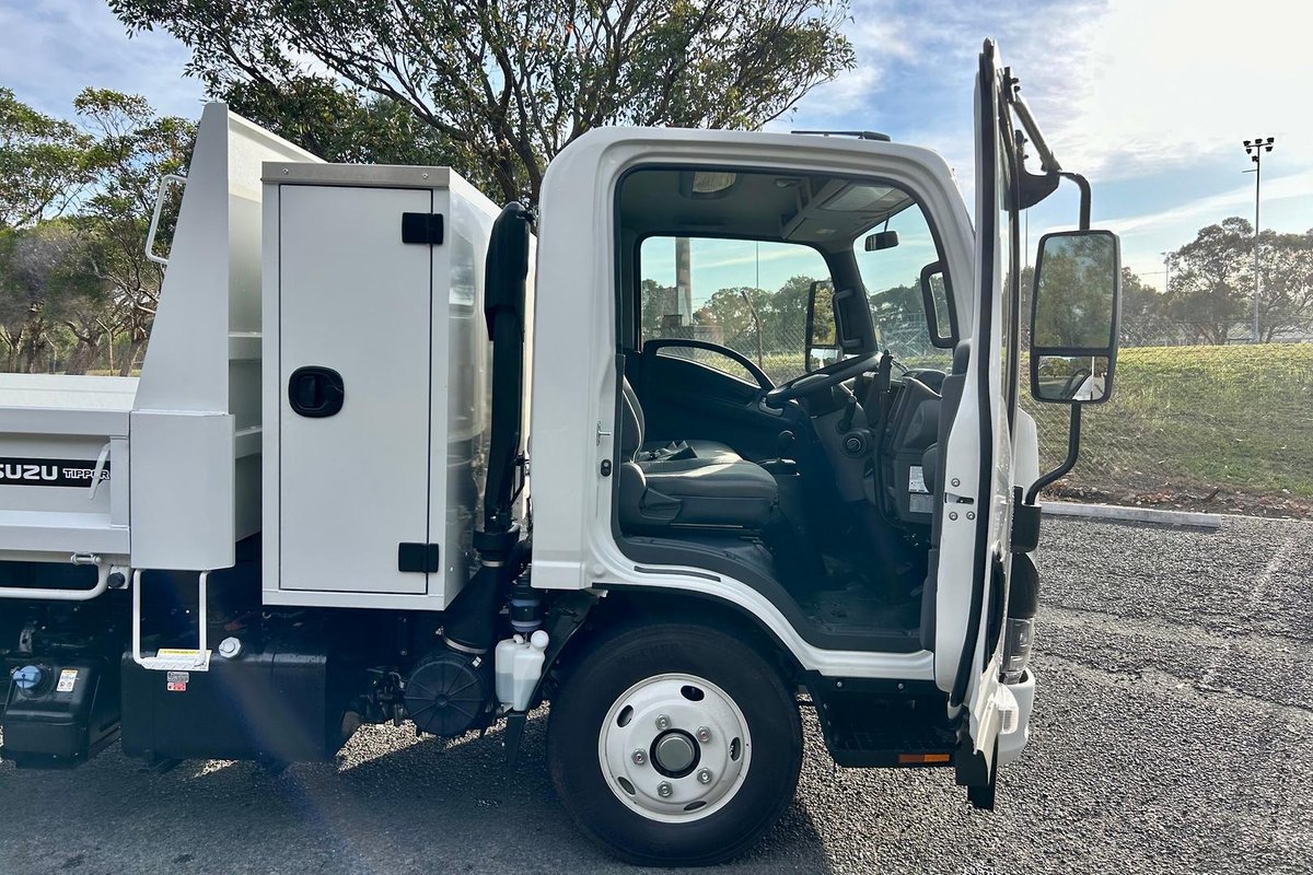 2026 Isuzu N Series NMR 65/45-150 DT D28 Tipper image 24