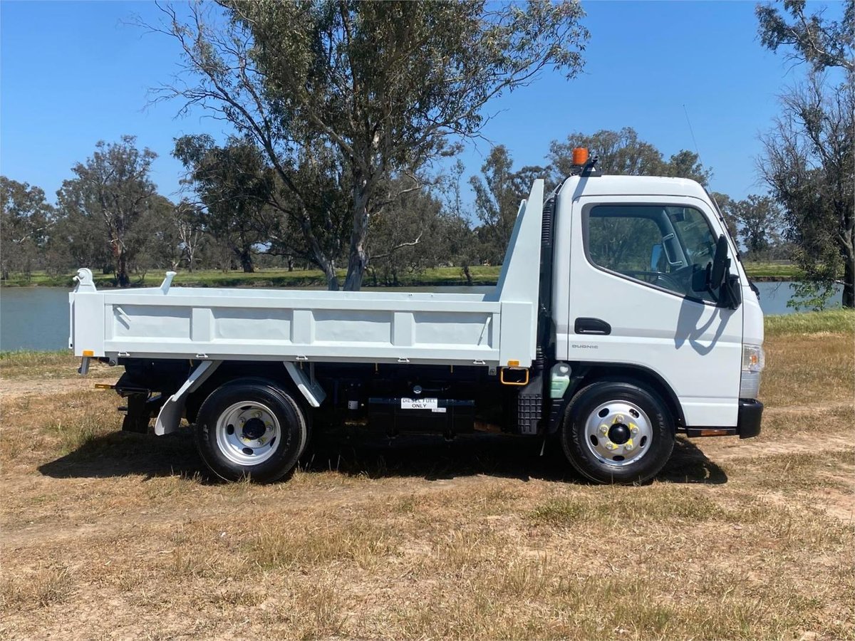 2017 Mitsubishi Canter image 11