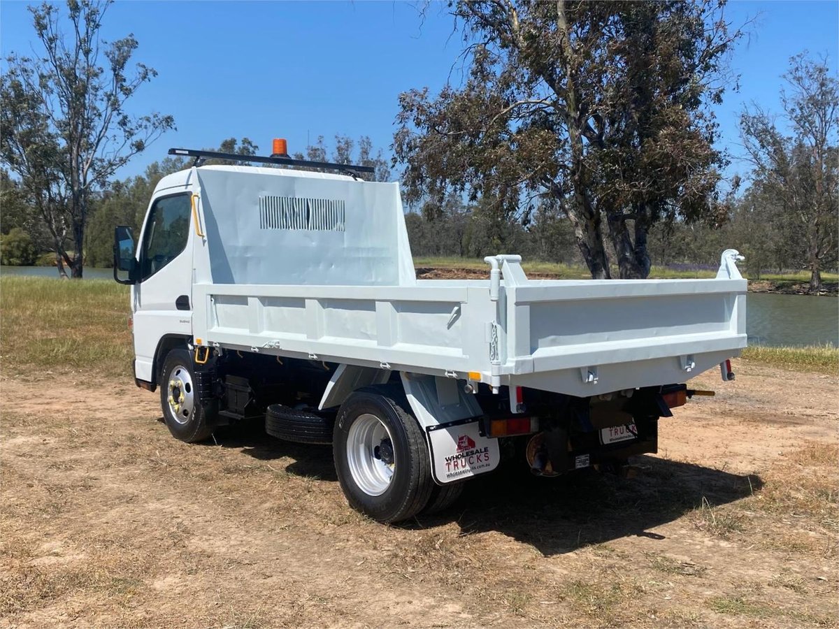 2017 Mitsubishi Canter image 6