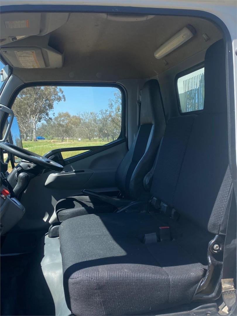 2017 Mitsubishi Canter image 15