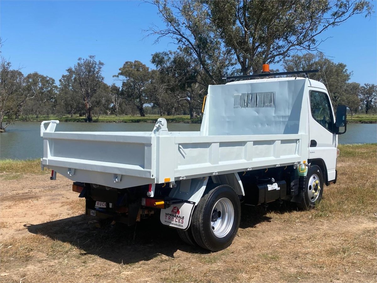 2017 Mitsubishi Canter image 10