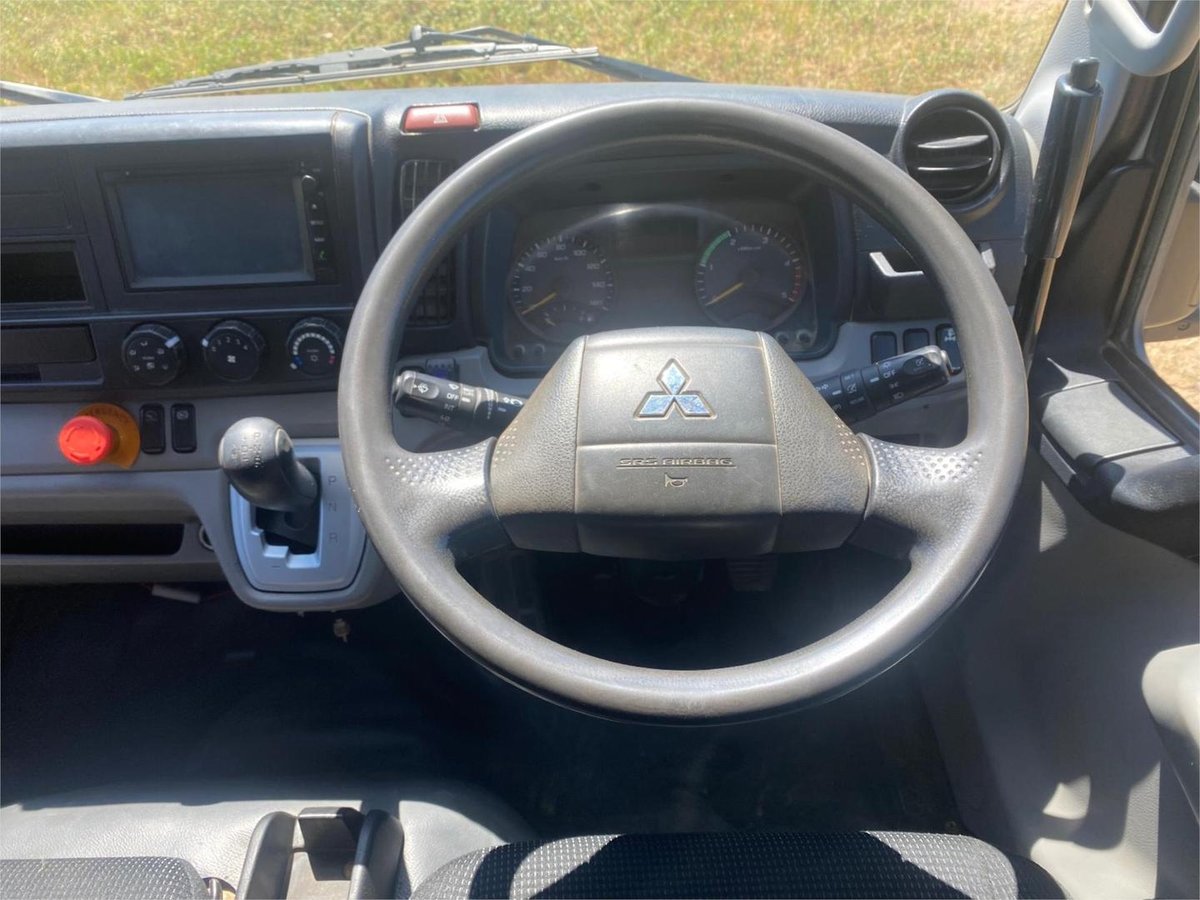 2017 Mitsubishi Canter image 17