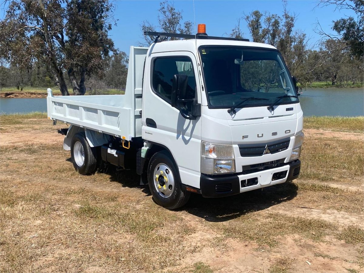 2017 Mitsubishi Canter image 12
