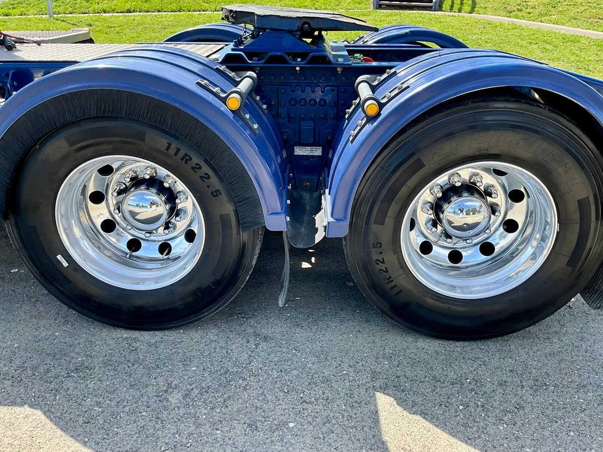 2022 Mack Anthem image 28