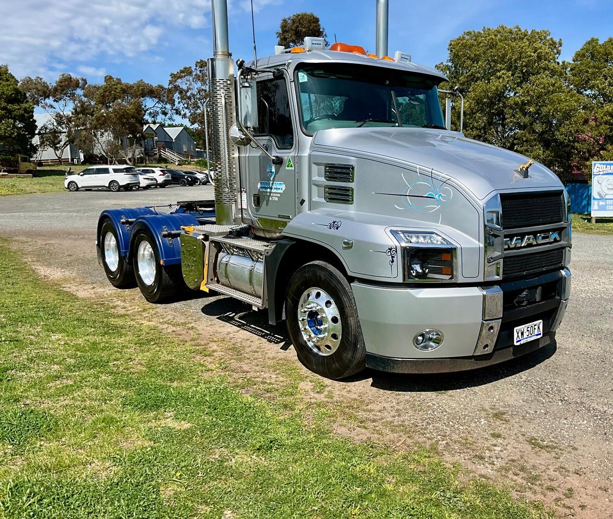 2022 Mack Anthem image 29