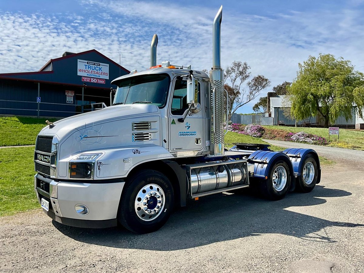 2022 Mack Anthem image 30