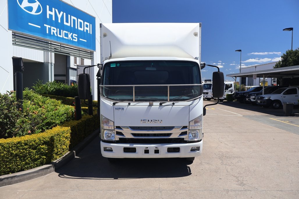 2017 ISUZU NPR 75-190 image 10