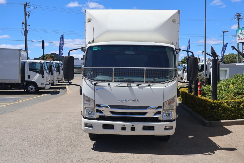2017 ISUZU NPR 75-190 image 13