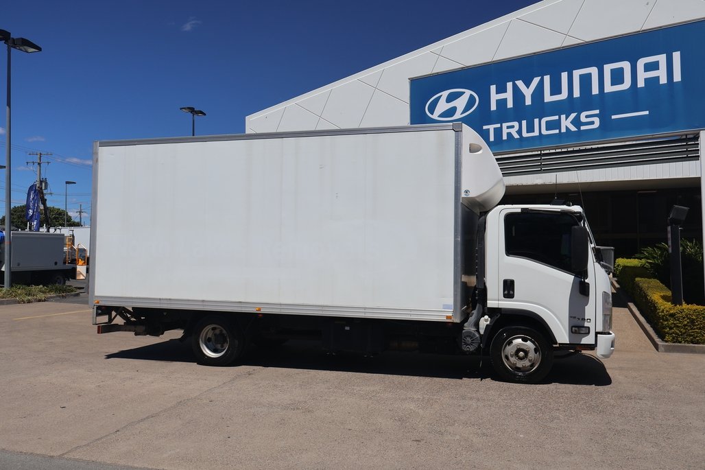2017 ISUZU NPR 75-190 image 6