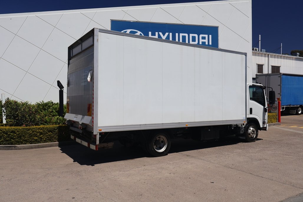 2017 ISUZU NPR 75-190 image 8