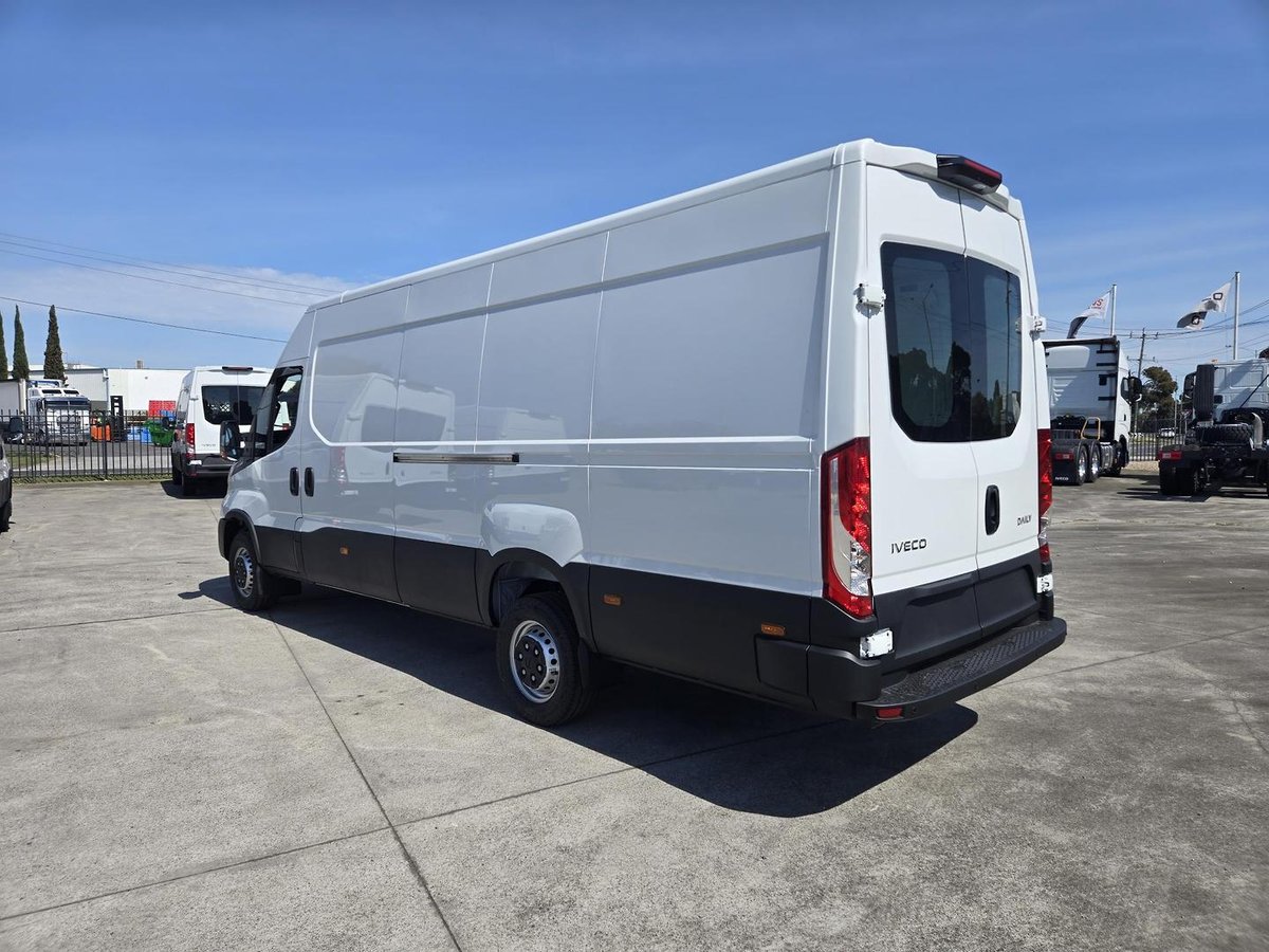 2026 Iveco Daily 42S18V image 5