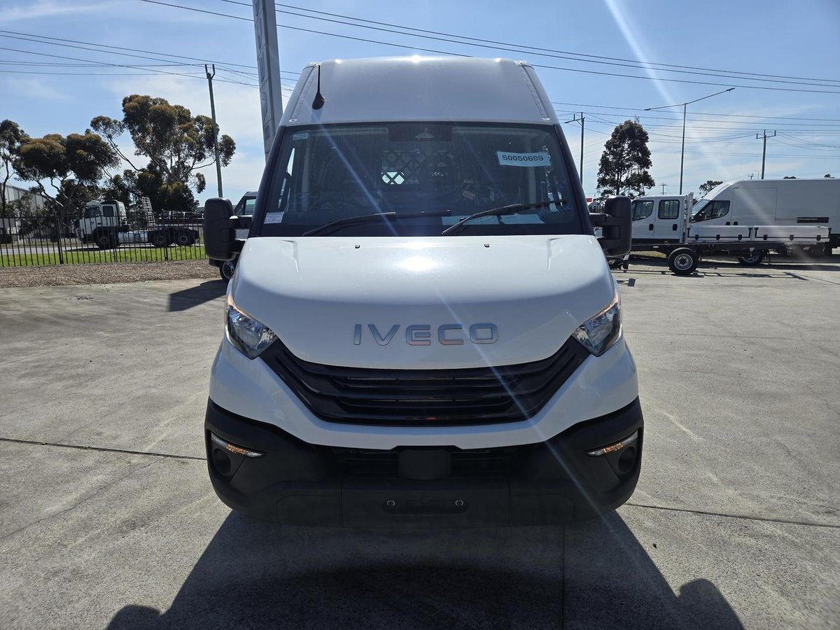 2026 Iveco Daily 42S18V image 2